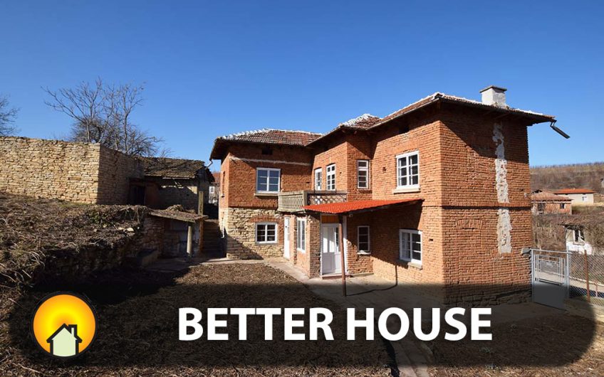 THE BIGGER THE BETTER IN BANISKA: A SPACIOUS 3-BEDROOM HOME WITH INTERNAL STAIRCASE AND A BIG PLOT OF LAND