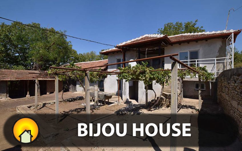 DISCOVER THE PRISTINE BEAUTY OF BULGARIAN NATURE IN A CHARMING TWO-BEDROOM PROPERTY IN THE VILLAGE OF BELYАNOVO