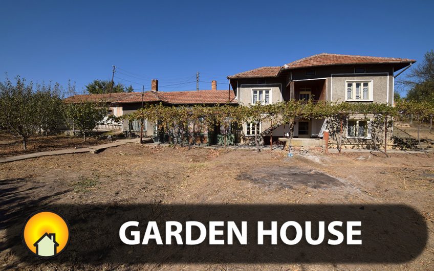 COSY HOUSE WITH A FANTASTIC GARDEN IN THE VILLAGE OF PIPERKOVO, OFFERING STUNNING VIEWS OF THE SURROUNDING LANDSCAPE