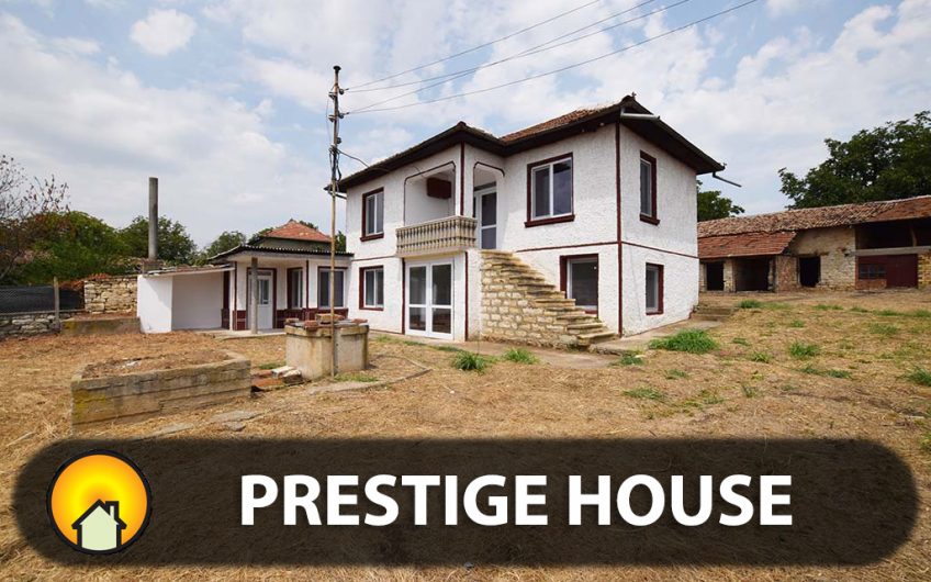 A FANTASTIC TWO-STOREY PROPERTY WITH TWO TOILETS, A SHOWER ROOM AND A SPACIOUS GARDEN