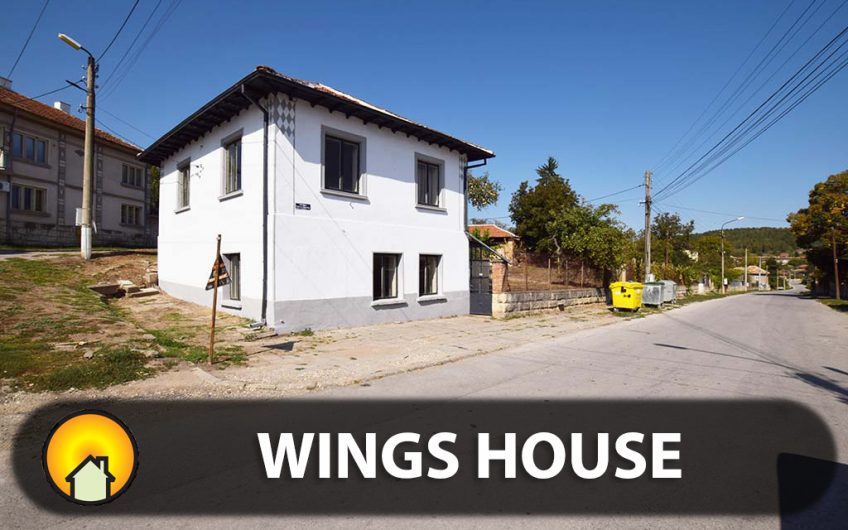 A SPACIOUS 3-BEDROOM HOME WITH A SHOWER ROOM AND TOILET IN THE VILLAGE OF KATSELOVO