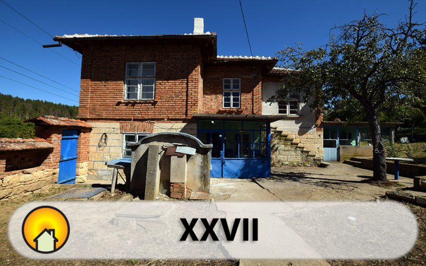 DETACHED 3-BEDROOM HOME WITH SUNROOM, ATTIC, PANTRY, OUTBUILDINGS, ADDITIONAL ROOMS & CAMP, LARGE GARDEN – FULL OF POTENTIAL