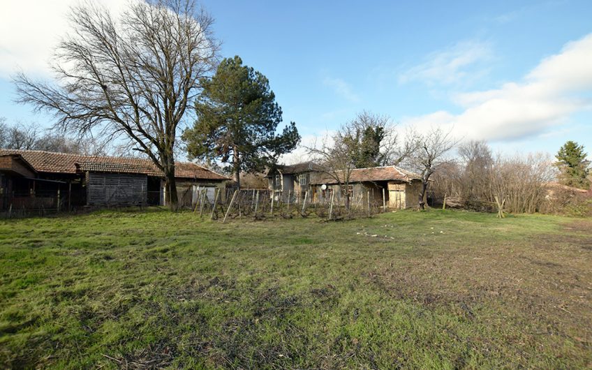 CHARMING TWO-STOREY HOME WITH SPACIOUS GARDEN AND SOLID OUTBUILDINGS AT THE QUIET EDGE OF NOVA VARBOVKA