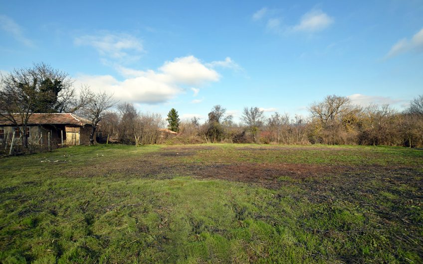 CHARMING TWO-STOREY HOME WITH SPACIOUS GARDEN AND SOLID OUTBUILDINGS AT THE QUIET EDGE OF NOVA VARBOVKA