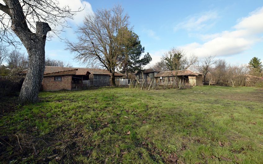 CHARMING TWO-STOREY HOME WITH SPACIOUS GARDEN AND SOLID OUTBUILDINGS AT THE QUIET EDGE OF NOVA VARBOVKA