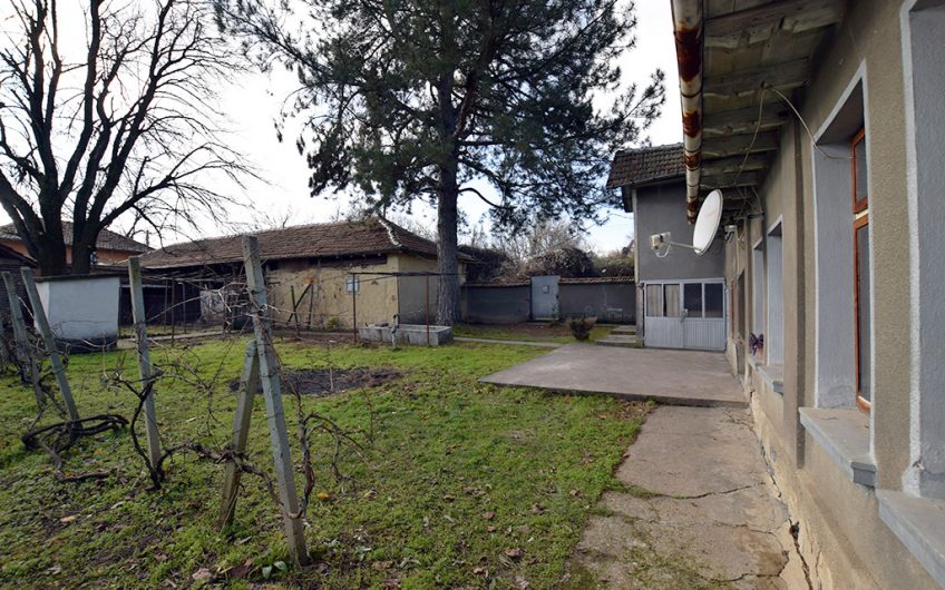 CHARMING TWO-STOREY HOME WITH SPACIOUS GARDEN AND SOLID OUTBUILDINGS AT THE QUIET EDGE OF NOVA VARBOVKA