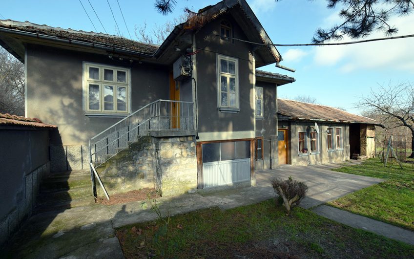 CHARMING TWO-STOREY HOME WITH SPACIOUS GARDEN AND SOLID OUTBUILDINGS AT THE QUIET EDGE OF NOVA VARBOVKA