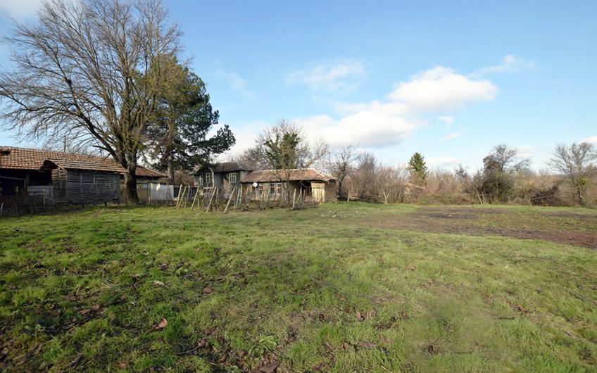 CHARMING TWO-STOREY HOME WITH SPACIOUS GARDEN AND SOLID OUTBUILDINGS AT THE QUIET EDGE OF NOVA VARBOVKA