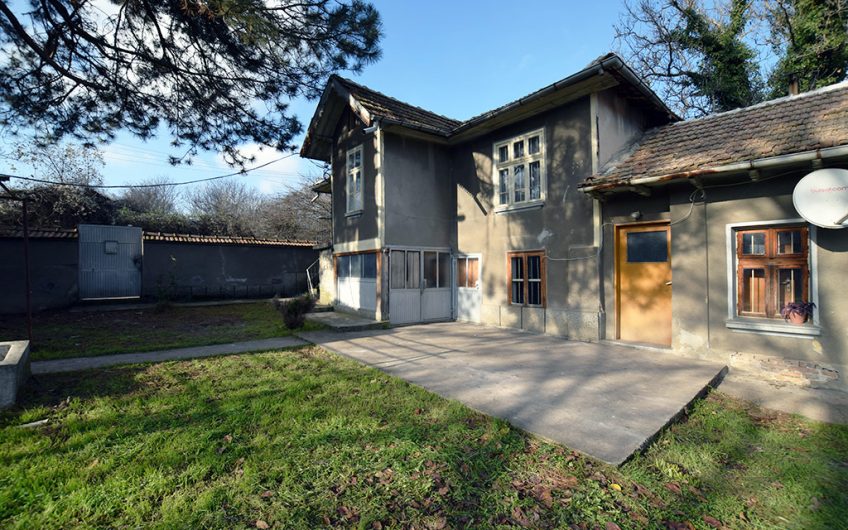 CHARMING TWO-STOREY HOME WITH SPACIOUS GARDEN AND SOLID OUTBUILDINGS AT THE QUIET EDGE OF NOVA VARBOVKA