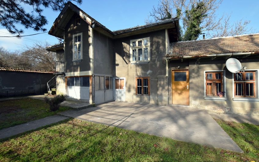 CHARMING TWO-STOREY HOME WITH SPACIOUS GARDEN AND SOLID OUTBUILDINGS AT THE QUIET EDGE OF NOVA VARBOVKA
