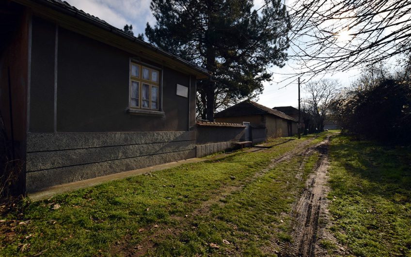 CHARMING TWO-STOREY HOME WITH SPACIOUS GARDEN AND SOLID OUTBUILDINGS AT THE QUIET EDGE OF NOVA VARBOVKA
