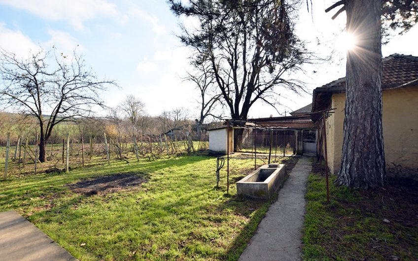CHARMING TWO-STOREY HOME WITH SPACIOUS GARDEN AND SOLID OUTBUILDINGS AT THE QUIET EDGE OF NOVA VARBOVKA