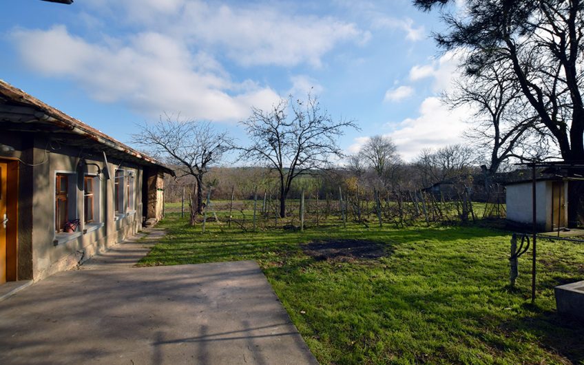 CHARMING TWO-STOREY HOME WITH SPACIOUS GARDEN AND SOLID OUTBUILDINGS AT THE QUIET EDGE OF NOVA VARBOVKA