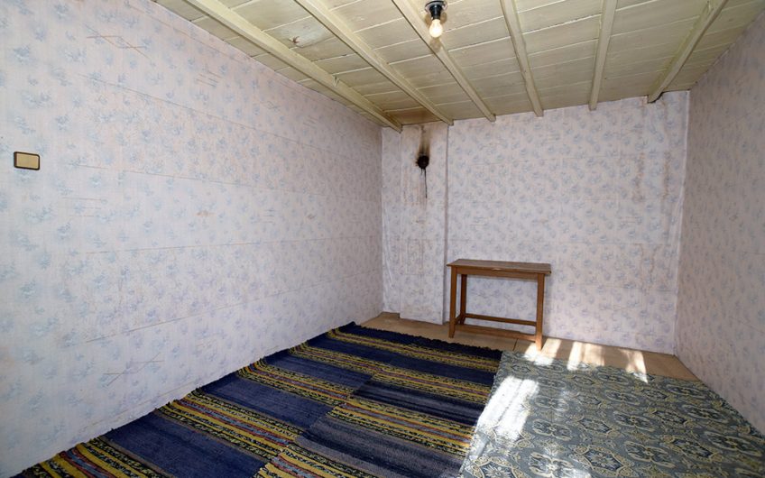 CHARMING TWO-STOREY HOME WITH SPACIOUS GARDEN AND SOLID OUTBUILDINGS AT THE QUIET EDGE OF NOVA VARBOVKA