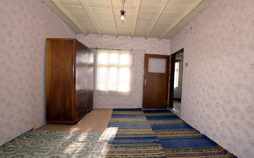 CHARMING TWO-STOREY HOME WITH SPACIOUS GARDEN AND SOLID OUTBUILDINGS AT THE QUIET EDGE OF NOVA VARBOVKA