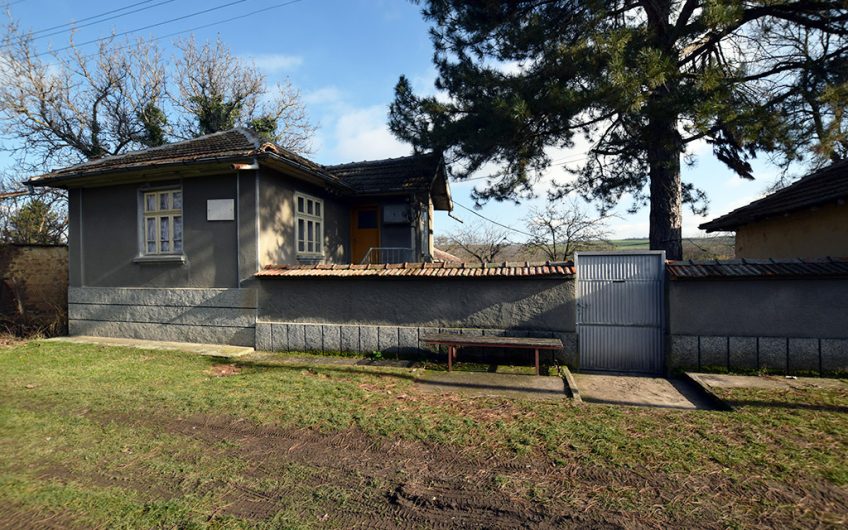CHARMING TWO-STOREY HOME WITH SPACIOUS GARDEN AND SOLID OUTBUILDINGS AT THE QUIET EDGE OF NOVA VARBOVKA