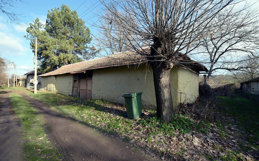 CHARMING TWO-STOREY HOME WITH SPACIOUS GARDEN AND SOLID OUTBUILDINGS AT THE QUIET EDGE OF NOVA VARBOVKA