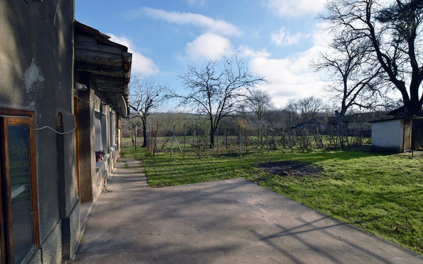 CHARMING TWO-STOREY HOME WITH SPACIOUS GARDEN AND SOLID OUTBUILDINGS AT THE QUIET EDGE OF NOVA VARBOVKA
