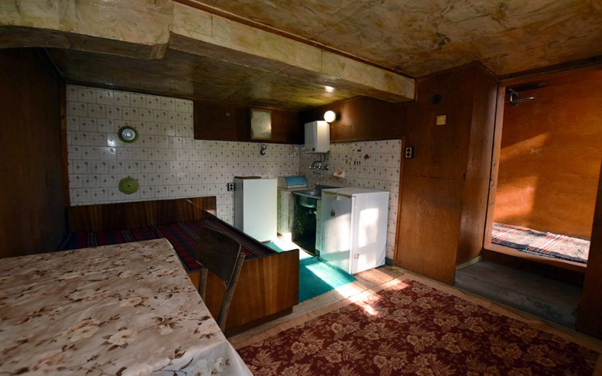 CHARMING TWO-STOREY HOME WITH SPACIOUS GARDEN AND SOLID OUTBUILDINGS AT THE QUIET EDGE OF NOVA VARBOVKA