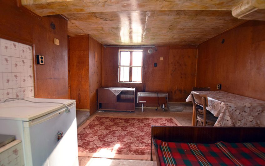 CHARMING TWO-STOREY HOME WITH SPACIOUS GARDEN AND SOLID OUTBUILDINGS AT THE QUIET EDGE OF NOVA VARBOVKA