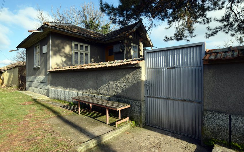 CHARMING TWO-STOREY HOME WITH SPACIOUS GARDEN AND SOLID OUTBUILDINGS AT THE QUIET EDGE OF NOVA VARBOVKA