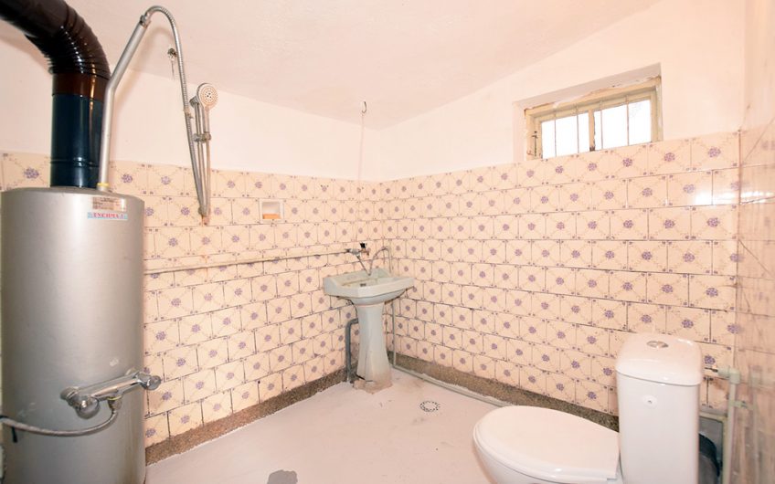 CHARMING TWO-STOREY HOME WITH SPACIOUS GARDEN AND SOLID OUTBUILDINGS AT THE QUIET EDGE OF NOVA VARBOVKA