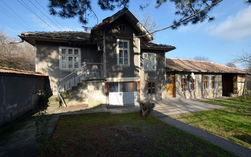 CHARMING TWO-STOREY HOME WITH SPACIOUS GARDEN AND SOLID OUTBUILDINGS AT THE QUIET EDGE OF NOVA VARBOVKA