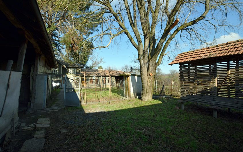CHARMING TWO-STOREY HOME WITH SPACIOUS GARDEN AND SOLID OUTBUILDINGS AT THE QUIET EDGE OF NOVA VARBOVKA