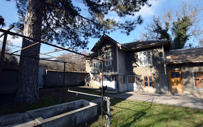 CHARMING TWO-STOREY HOME WITH SPACIOUS GARDEN AND SOLID OUTBUILDINGS AT THE QUIET EDGE OF NOVA VARBOVKA