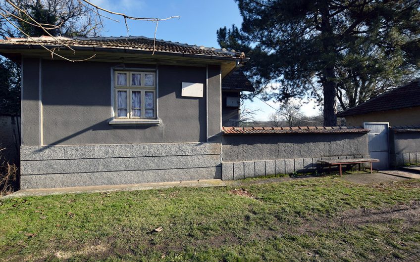 CHARMING TWO-STOREY HOME WITH SPACIOUS GARDEN AND SOLID OUTBUILDINGS AT THE QUIET EDGE OF NOVA VARBOVKA