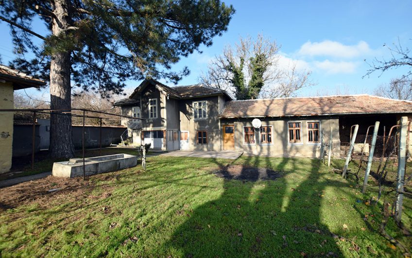 CHARMING TWO-STOREY HOME WITH SPACIOUS GARDEN AND SOLID OUTBUILDINGS AT THE QUIET EDGE OF NOVA VARBOVKA