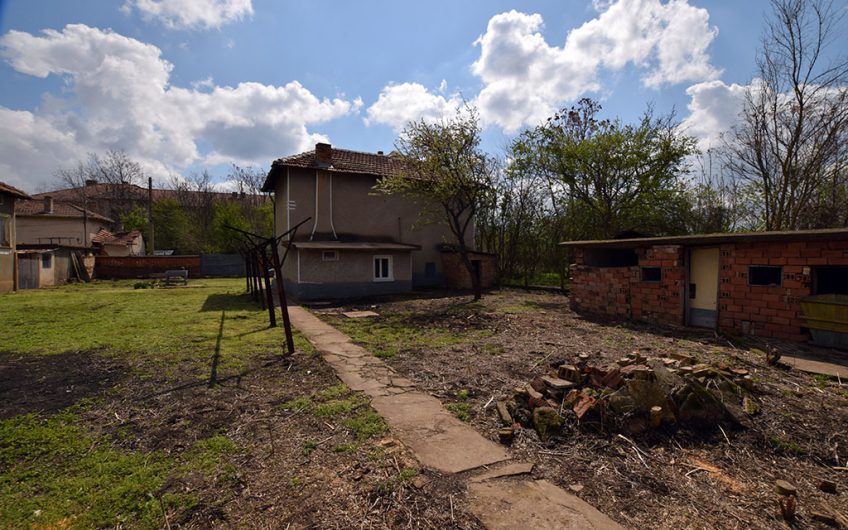 A LOVELY 3-BEDROOM HOME WITH INTERNAL STAIRCASE, SHOWER ROOM AND TOILET IN THE VILLAGE OF KARAISEN