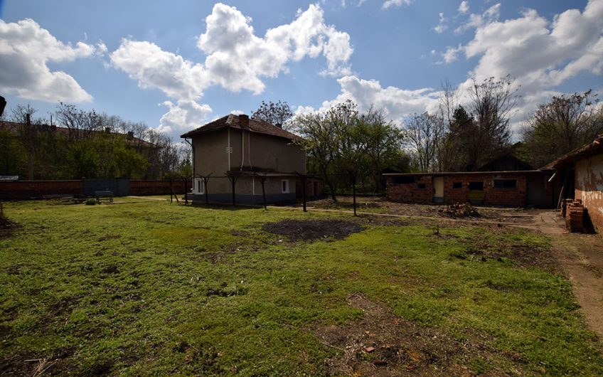 A LOVELY 3-BEDROOM HOME WITH INTERNAL STAIRCASE, SHOWER ROOM AND TOILET IN THE VILLAGE OF KARAISEN