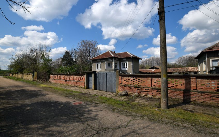 A LOVELY 3-BEDROOM HOME WITH INTERNAL STAIRCASE, SHOWER ROOM AND TOILET IN THE VILLAGE OF KARAISEN
