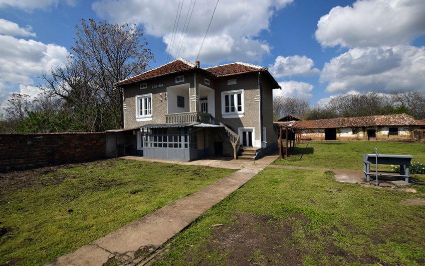 A LOVELY 3-BEDROOM HOME WITH INTERNAL STAIRCASE, SHOWER ROOM AND TOILET IN THE VILLAGE OF KARAISEN