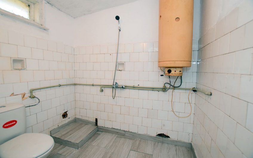 A LOVELY 3-BEDROOM HOME WITH INTERNAL STAIRCASE, SHOWER ROOM AND TOILET IN THE VILLAGE OF KARAISEN