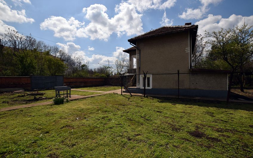 A LOVELY 3-BEDROOM HOME WITH INTERNAL STAIRCASE, SHOWER ROOM AND TOILET IN THE VILLAGE OF KARAISEN