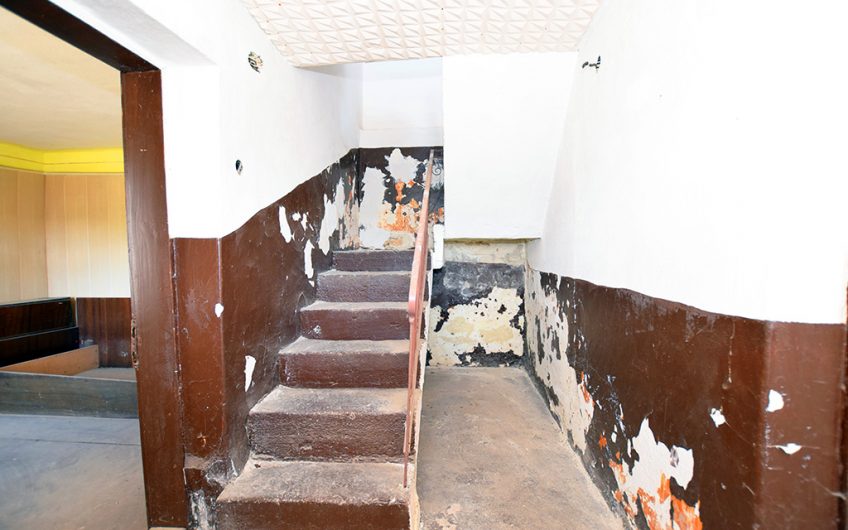 A FOUR-BEDROOM TWO-STOREY PROJECT HOUSE WITH A LARGE GARDEN, EXTENSIVE ADDITIONAL SPACE AND GREAT RENOVATION POTENTIAL