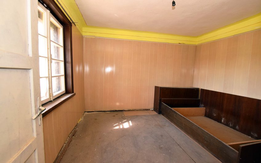 A FOUR-BEDROOM TWO-STOREY PROJECT HOUSE WITH A LARGE GARDEN, EXTENSIVE ADDITIONAL SPACE AND GREAT RENOVATION POTENTIAL