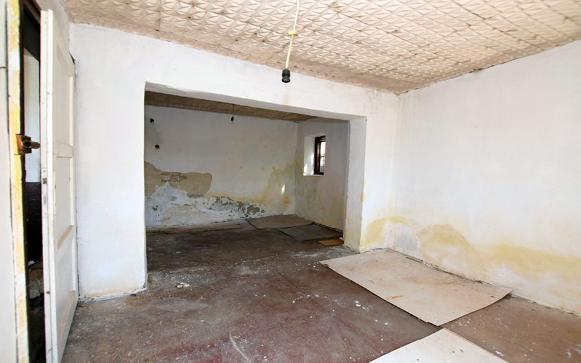 A FOUR-BEDROOM TWO-STOREY PROJECT HOUSE WITH A LARGE GARDEN, EXTENSIVE ADDITIONAL SPACE AND GREAT RENOVATION POTENTIAL