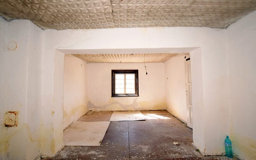 A FOUR-BEDROOM TWO-STOREY PROJECT HOUSE WITH A LARGE GARDEN, EXTENSIVE ADDITIONAL SPACE AND GREAT RENOVATION POTENTIAL