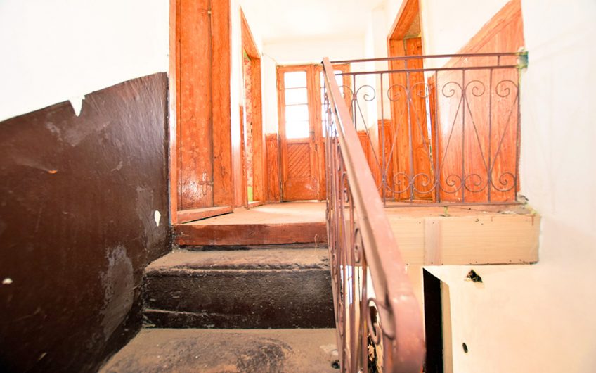A FOUR-BEDROOM TWO-STOREY PROJECT HOUSE WITH A LARGE GARDEN, EXTENSIVE ADDITIONAL SPACE AND GREAT RENOVATION POTENTIAL