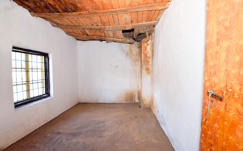 A FOUR-BEDROOM TWO-STOREY PROJECT HOUSE WITH A LARGE GARDEN, EXTENSIVE ADDITIONAL SPACE AND GREAT RENOVATION POTENTIAL