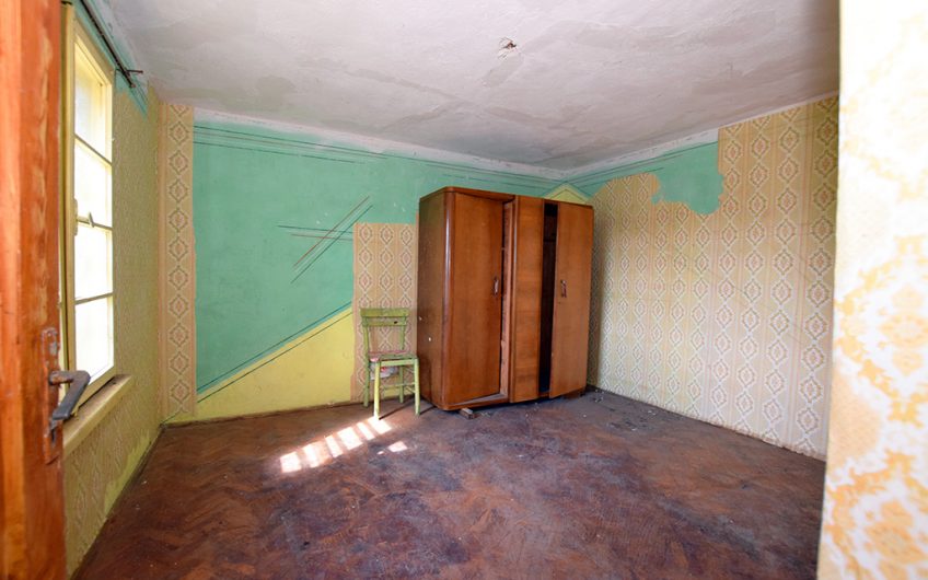 A FOUR-BEDROOM TWO-STOREY PROJECT HOUSE WITH A LARGE GARDEN, EXTENSIVE ADDITIONAL SPACE AND GREAT RENOVATION POTENTIAL