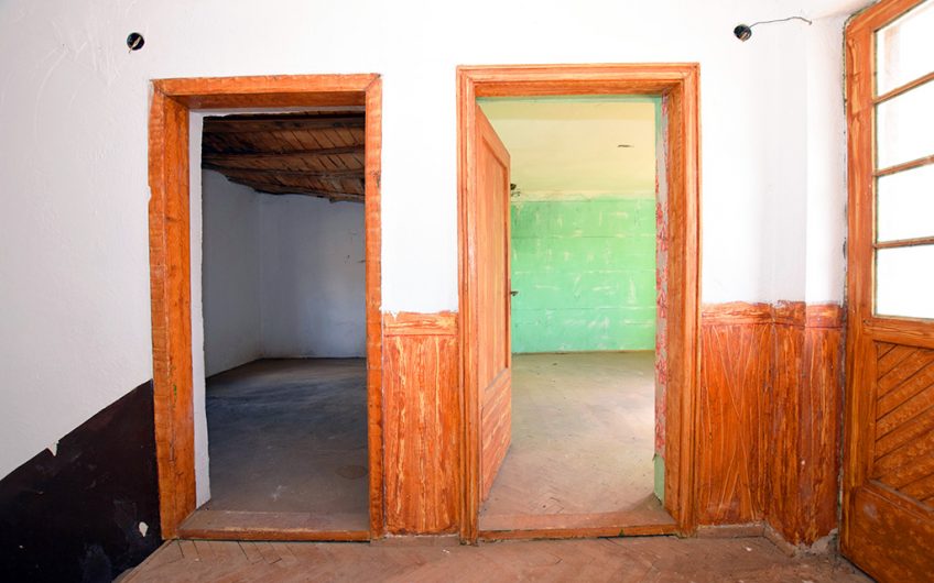 A FOUR-BEDROOM TWO-STOREY PROJECT HOUSE WITH A LARGE GARDEN, EXTENSIVE ADDITIONAL SPACE AND GREAT RENOVATION POTENTIAL