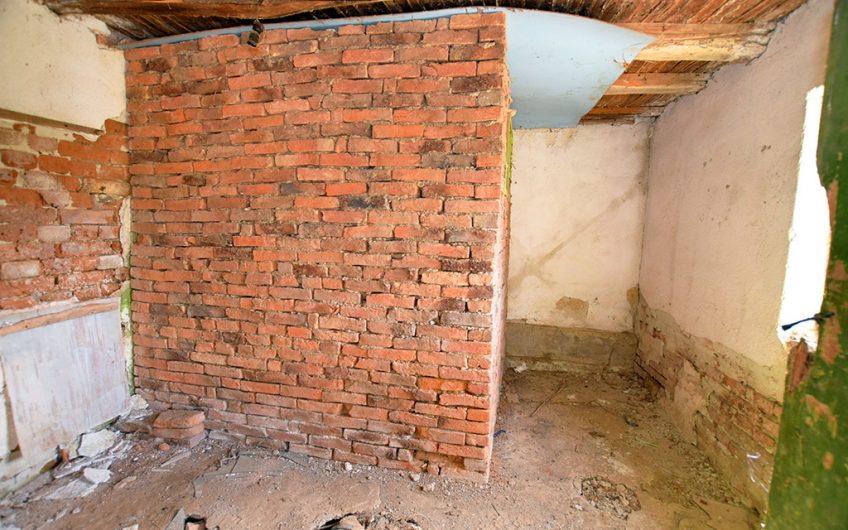 A FOUR-BEDROOM TWO-STOREY PROJECT HOUSE WITH A LARGE GARDEN, EXTENSIVE ADDITIONAL SPACE AND GREAT RENOVATION POTENTIAL