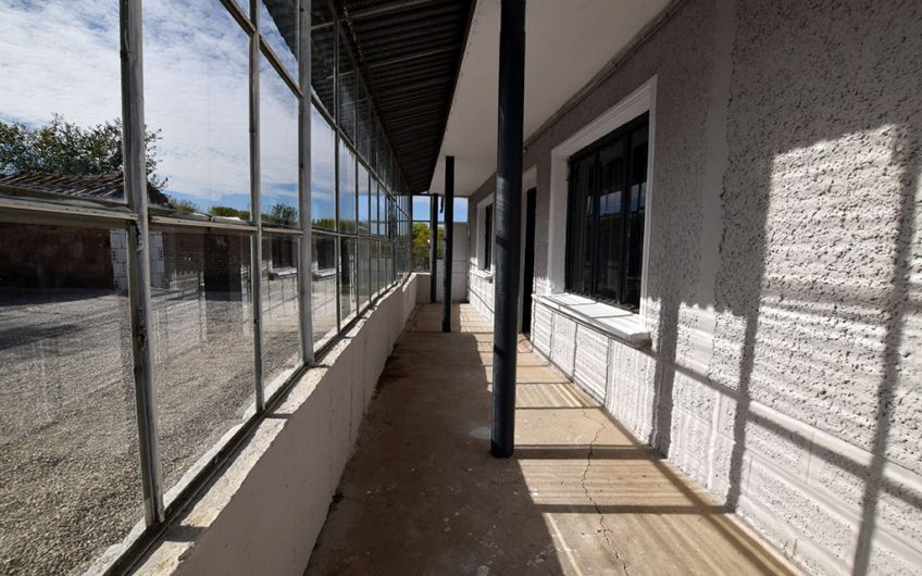 A SPACIOUS HOME OFFERING A VERSATILE LIVING WITH GENEROUS INDOOR AND OUTDOOR SPACES