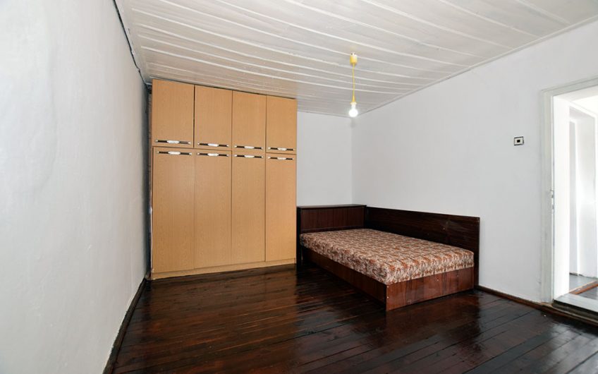 A SPACIOUS HOME OFFERING A VERSATILE LIVING WITH GENEROUS INDOOR AND OUTDOOR SPACES