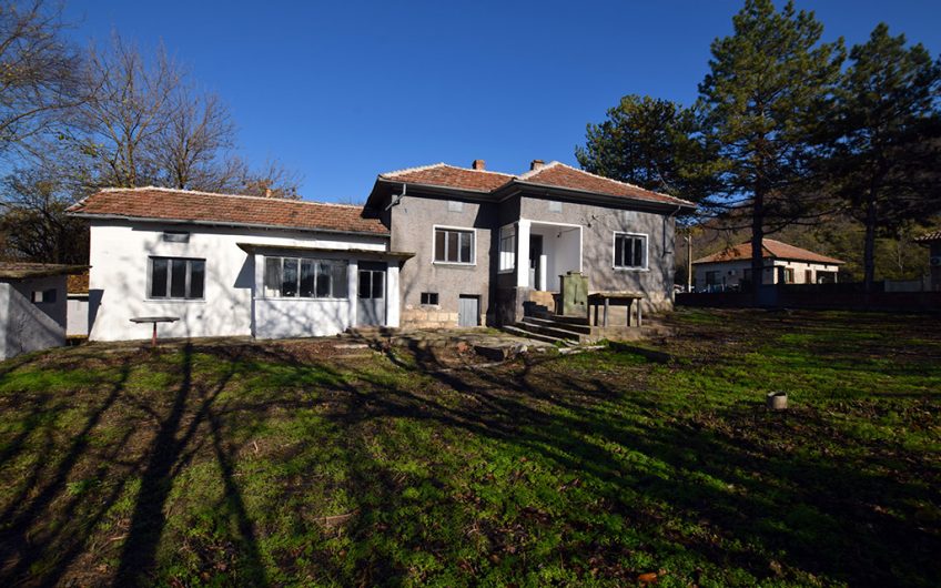 AN ASTONISHING PROPERTY WITH HIGH POTENTIAL IN THE VILLAGE OF ZHERNOV