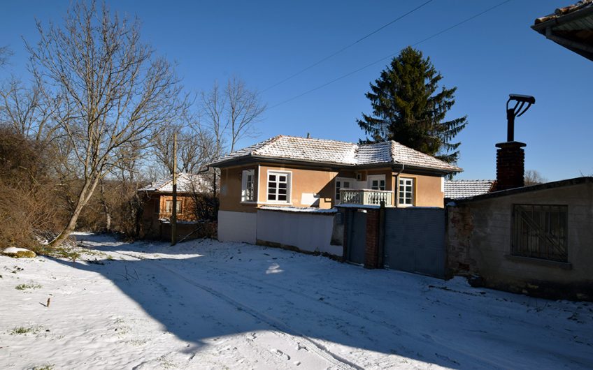 A QUIETLY POSITIONED VILLAGE PROPERTY WITH SPACE, VIEWS AND THE POTENTIAL TO CREATE A BEAUTIFUL HOME